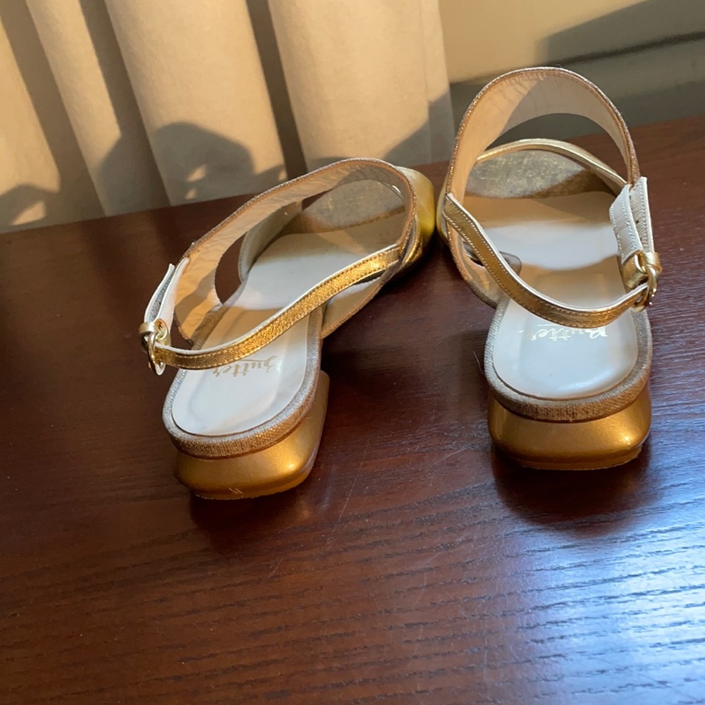 Classy gold wash linen Butter Italy, like new, sandals, size 8, 3/4” heels